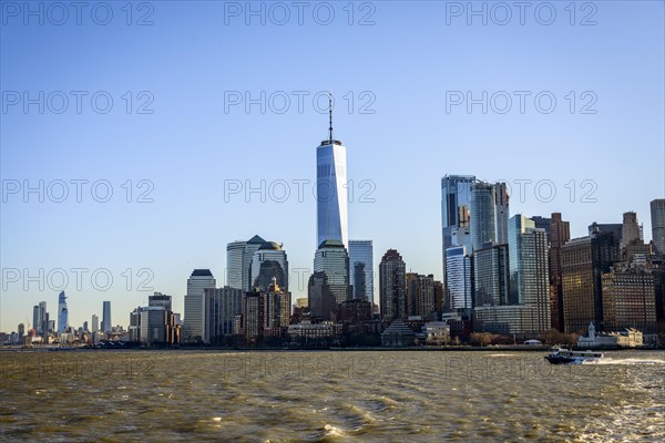 View from Pier 1 over the East River to the skyline of Manhattan