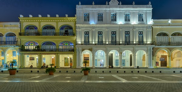 Colonial buildings at Plaza Vieja at night