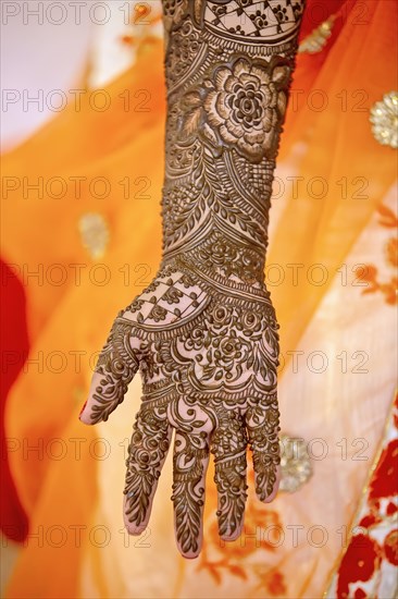 Mehndi painting