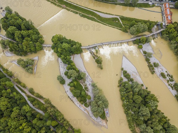 Isar at high water with bridge and islands at the Flaucher