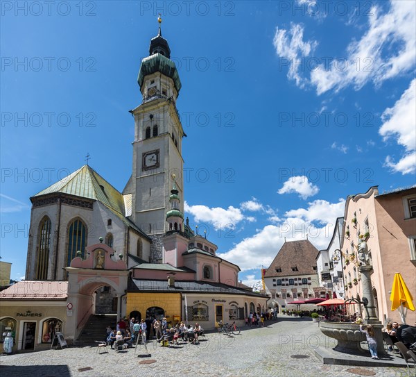 Market square and Parish Church St. Nikolaus