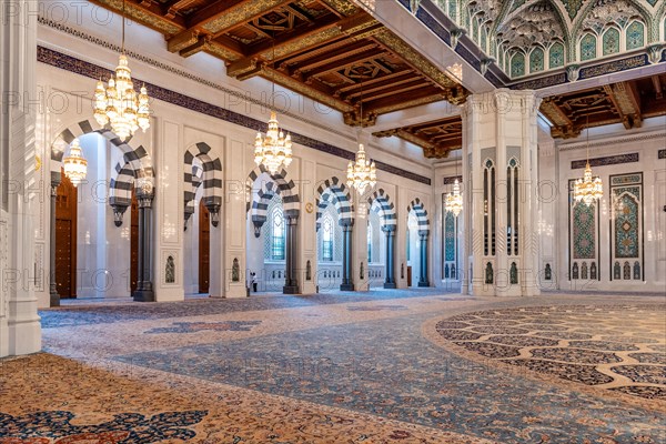 Ornamentally decorated interior with portico