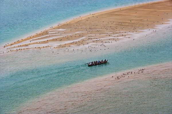 Rowing boat in the Lugune of Sur