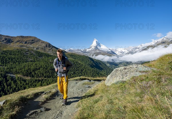 Hiker on the 5 lakes hiking trail