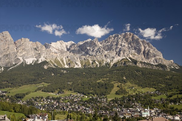 Cortina d'Ampezzo with Cristallo group