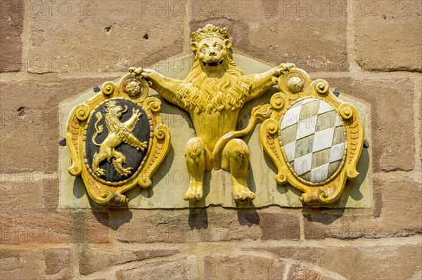Bavarian lion with the coats of arms of the Rhine Palatinate and old Bavaria