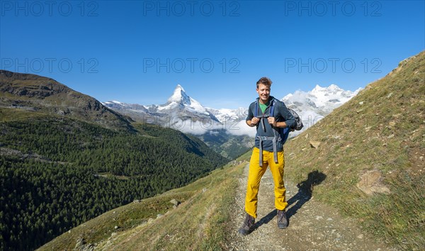 Hiker on the 5 lakes hiking trail