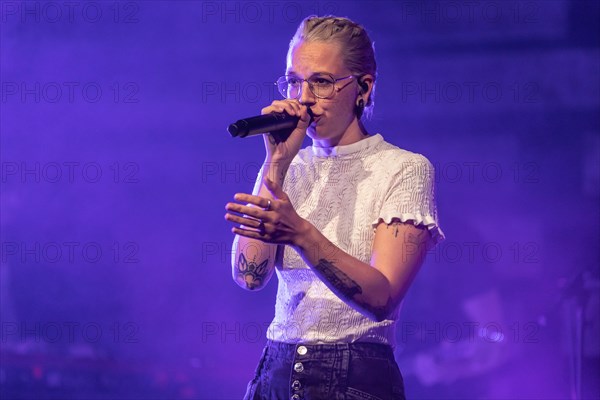 Stefanie Heinzmann live at the Schueuer Lucerne