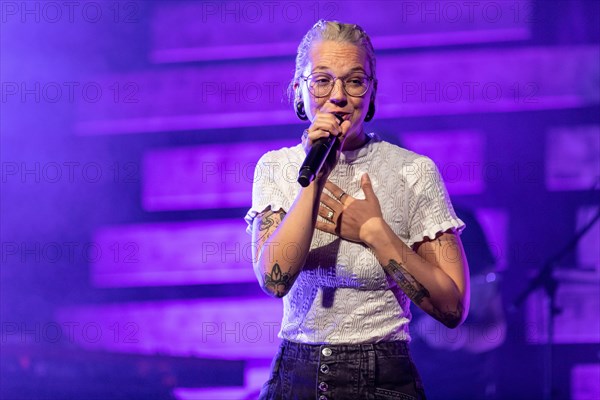 Stefanie Heinzmann live at the Schueuer Lucerne