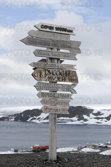 Signpost at the Antarctic Research Station Bellingshausen