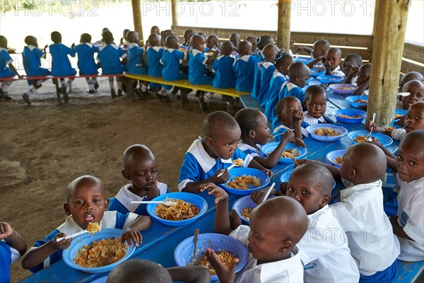 Students of the Mirisa Academy at lunch