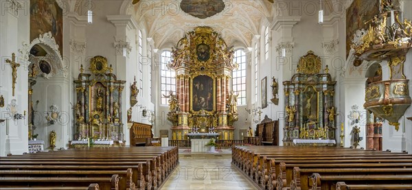 Baroque nave with high altar