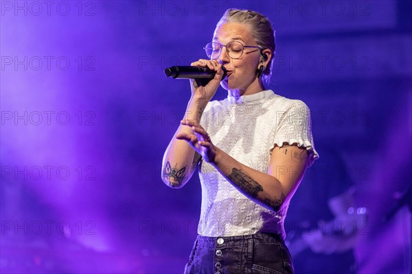 Stefanie Heinzmann live at the Schueuer Lucerne