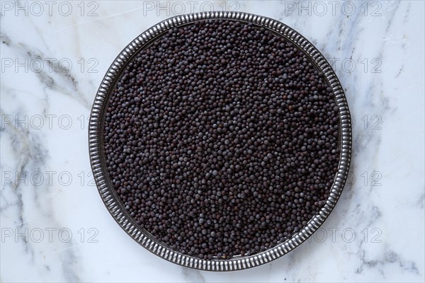 Black mustard seeds