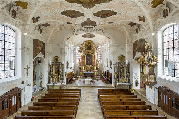 Baroque nave with high altar