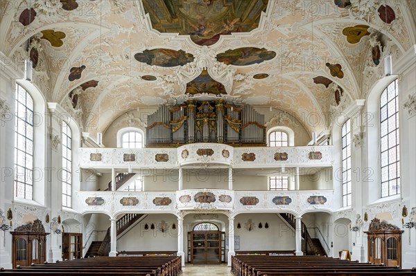 Baroque nave with organ gallery