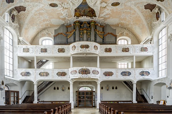 Baroque nave with organ gallery