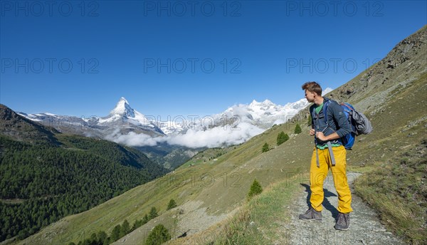 Hiker on the 5 lakes hiking trail