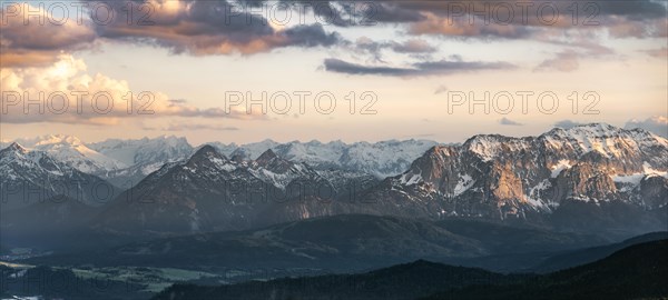 View of Hoher Kranzberg and Wettersteinwand