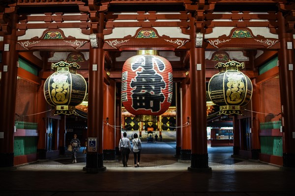 Entrance to the buddhist Senso-ji temple