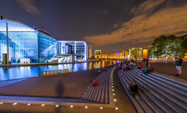 Film projection at the Marie-Elisabeth-Lueders-House on the bank of the Spree at night