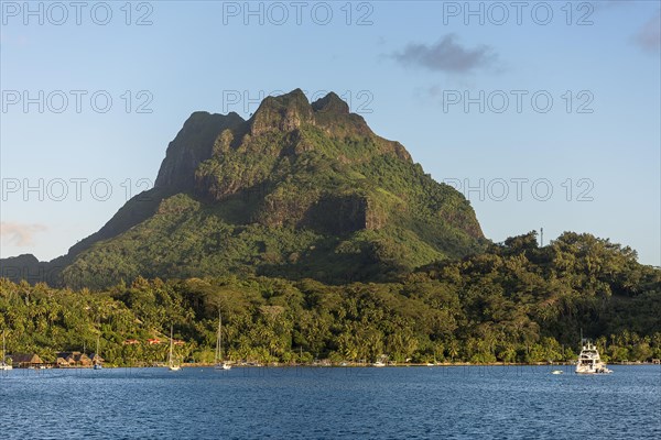 Extinct volcano Mont Otemanu