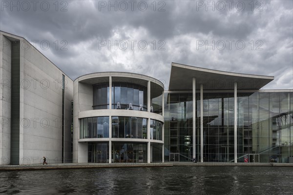 Marie-Elisabeth-Lueders-House of the Spree with dark clouds