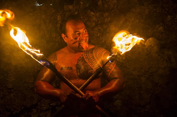 Local fire dancer in the Matavai Resort