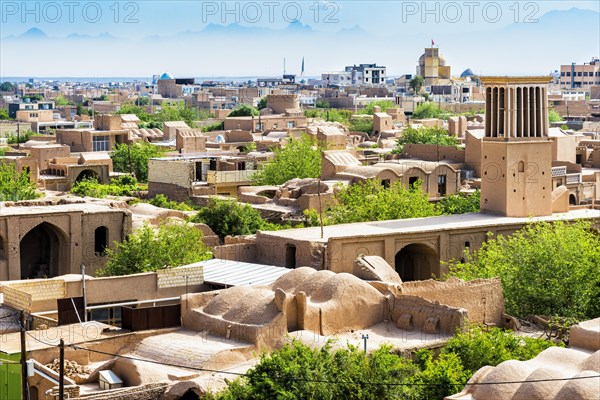 Narin Qal'eh ramparts and the city