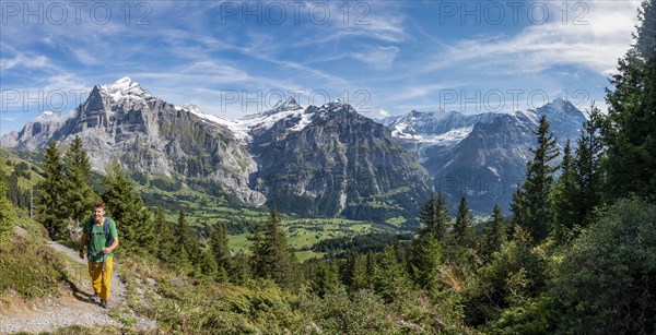 Hikers on the hiking trail to Bachalpsee