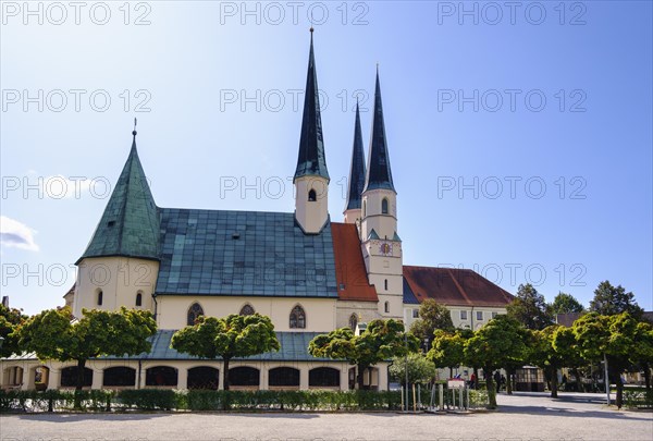 Chapel of Mercy and collegiate parish church St. Philipp and Jakob