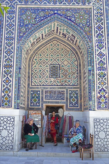 Souvenir stall in an ogival niche of Ulug'Bek-Medrese