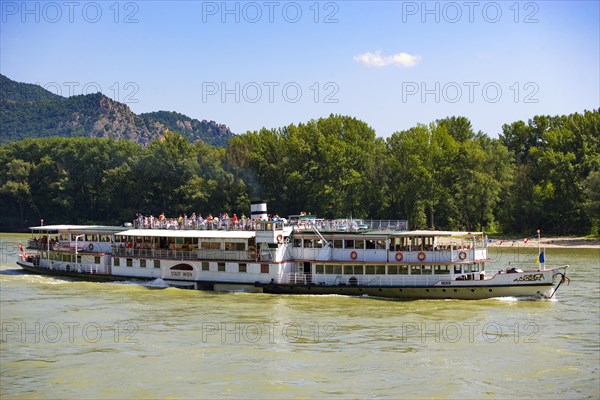 Excursion boat on the Danube in the Wachau