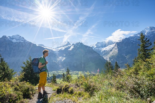 Hikers on the hiking trail to Bachalpsee