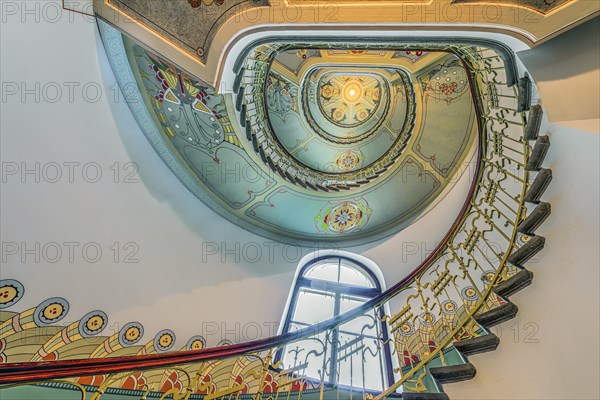 Curved staircase