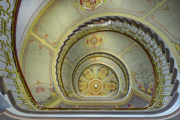 Curved staircase