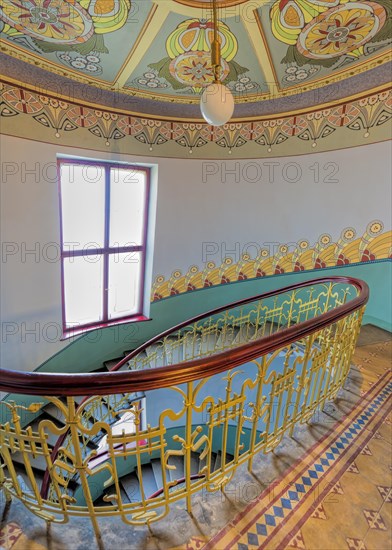 Curved staircase