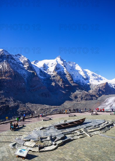 Emperor Franz Josef Hoehe with Pasterze and Grossglockner