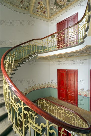 Curved staircase