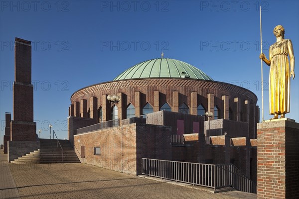 Tonhalle with the bronze sculpture Pallas Athene