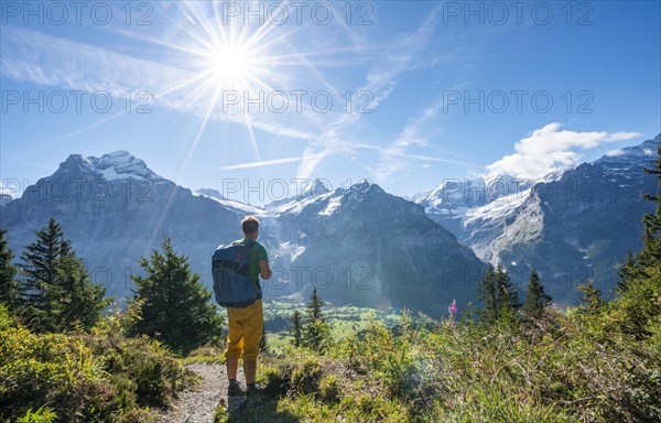 Hikers on the hiking trail to Bachalpsee