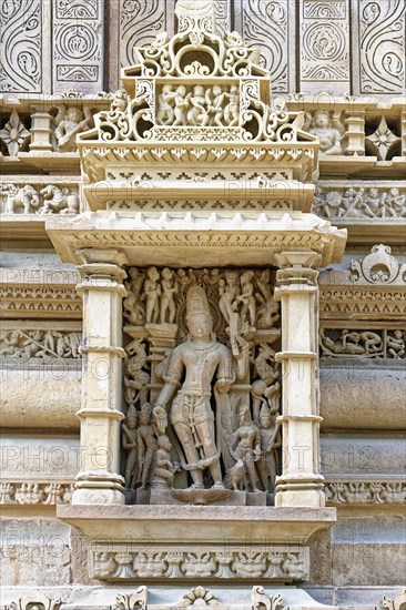 Sculptures on the walls of Lakshmana Temple