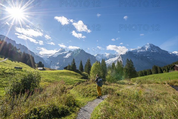 Hikers on the hiking trail to Bachalpsee