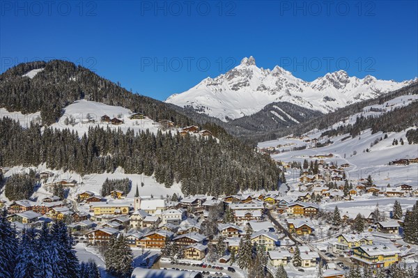 Filzmoos in winter with mountain peak Bischofsmuetze