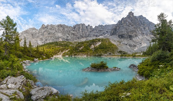 Turquoise-green Sorapis Lake