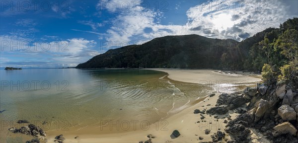 Sandy beach beach of Stillwell Bay