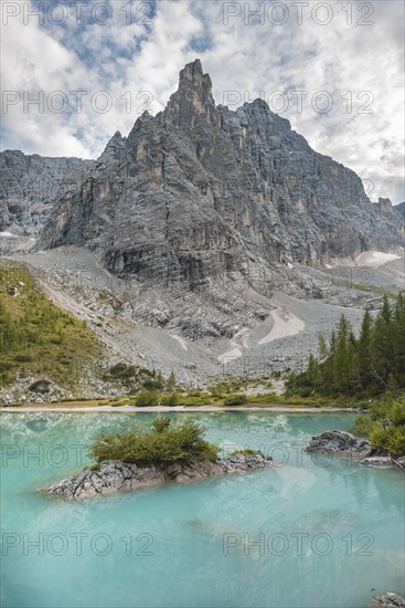 Turquoise-green Sorapis Lake