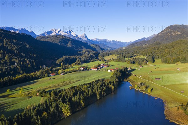 Lake Geroldsee near Kruen and Wetterstein range