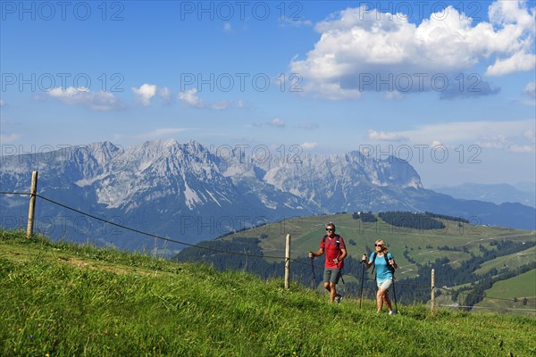 Hikers on the summit panorama trail of the Hohe Salve