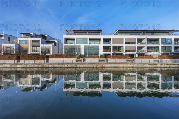 New buildings with roof terraces on the Mangfall Canal